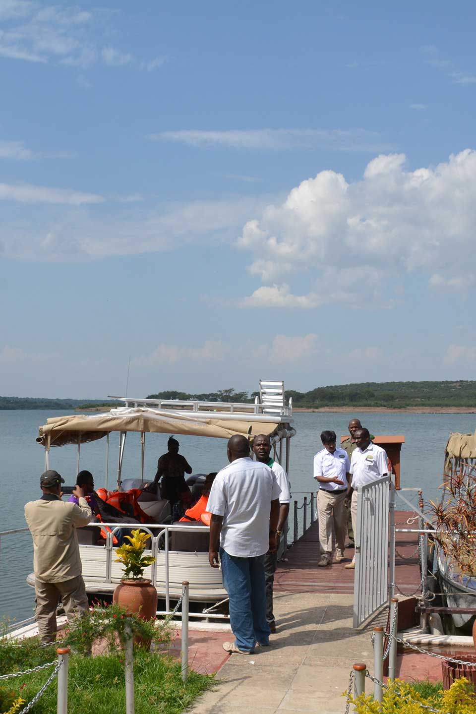 A boat safari on the Kazinga Channel in the Queen Elizabeth National Park brings you close to the wildlife